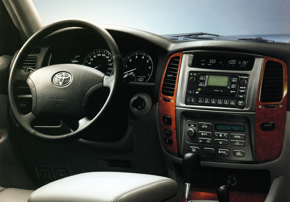 Photos of Toyota Land Cruiser 100 VX (J100-101) 2005–07