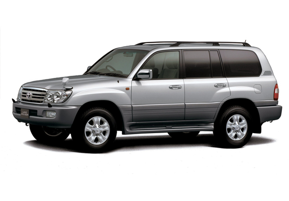 Photos of Toyota Land Cruiser 100 Van VX Limited G-Selection JP-spec (J100-101) 2005–07