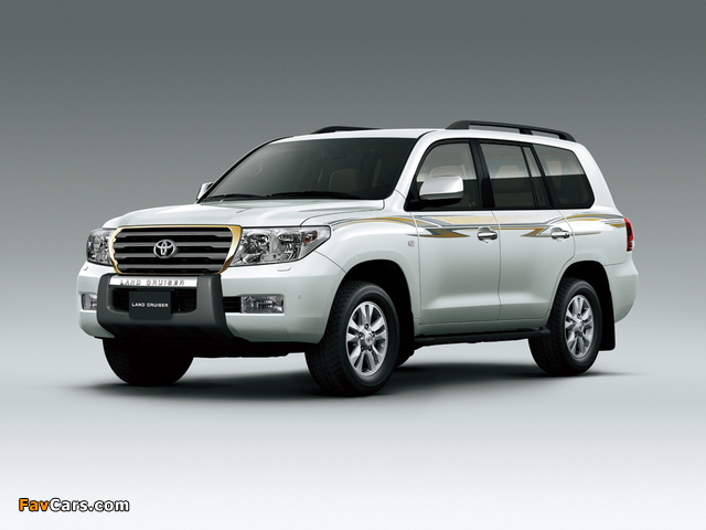 Photos of Toyota Land Cruiser 200 VX-R UAE-spec (UZJ200) 2007–10 (640 x 480)