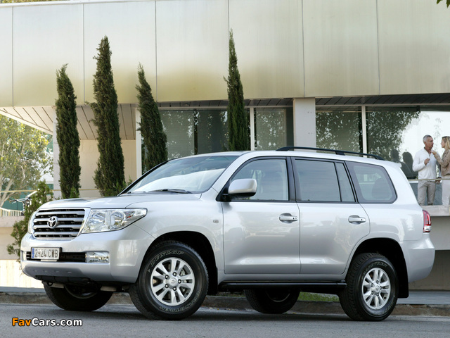 Photos of Toyota Land Cruiser 200 (UZJ200) 2007–12 (640 x 480)