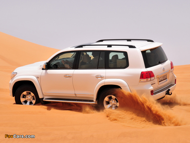 Photos of Arctic Trucks Toyota Land Cruiser Xtreme AT35 (URJ200) 2010 (640 x 480)