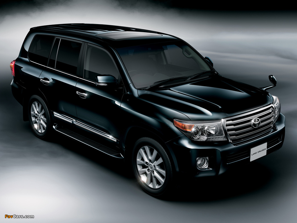 Photos of Toyota Land Cruiser 200 JP-spec (UZJ200) 2011 (1024 x 768)