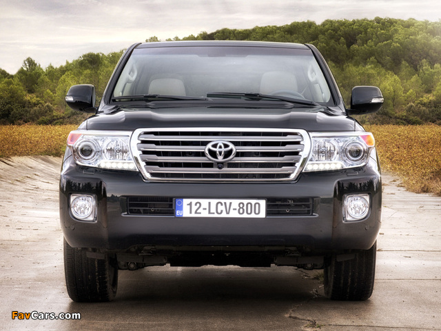 Photos of Toyota Land Cruiser 200 (URJ200) 2012 (640 x 480)