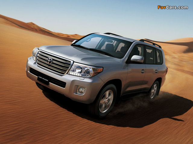 Photos of Toyota Land Cruiser 200 VX-R UAE-spec (UZJ200) 2012 (640 x 480)