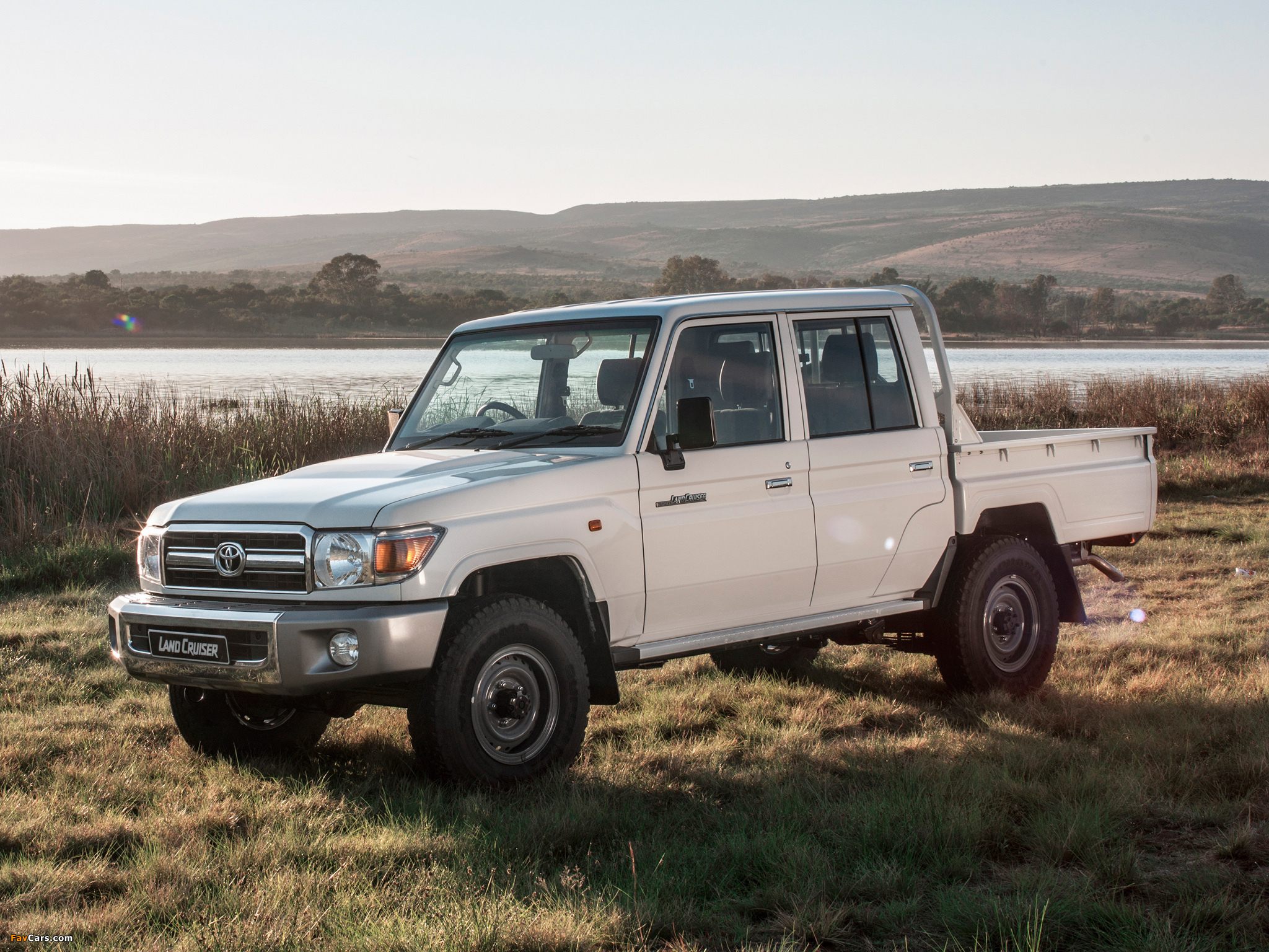 Photos of Toyota Land Cruiser Double Cab ZA-spec (J79) 2012 (2048 x 1536)