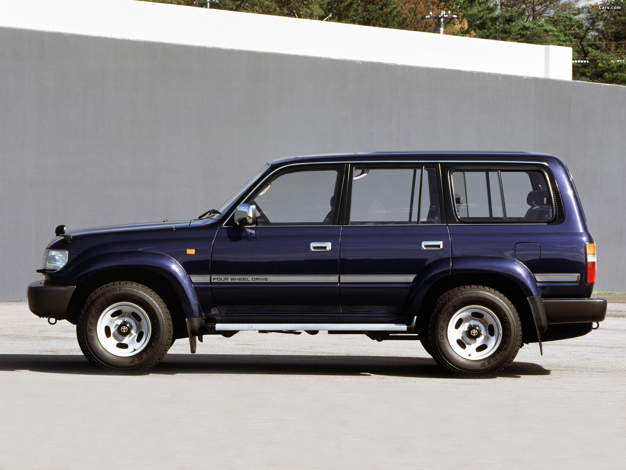 Photos of Toyota Land Cruiser 80 Wagon VX JP-spec (HZ81V) 1995–97 (2048 x 1536)