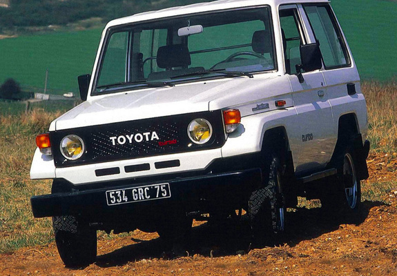 Pictures of Toyota Land Cruiser (BJ70V) 1984–90