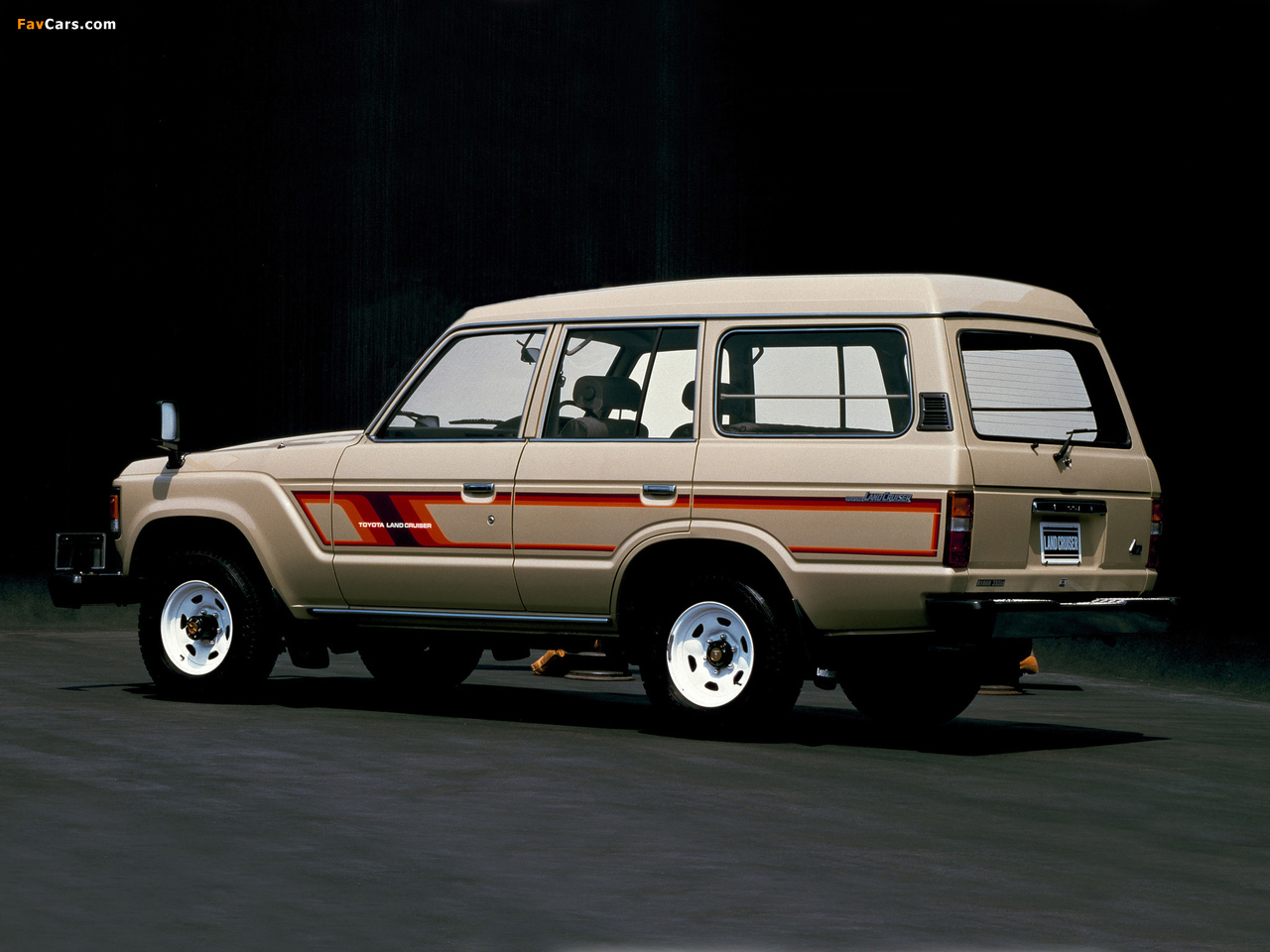 Pictures of Toyota Land Cruiser 60 VX Turbo High Roof (HJ61V) 1984–87 (1280 x 960)