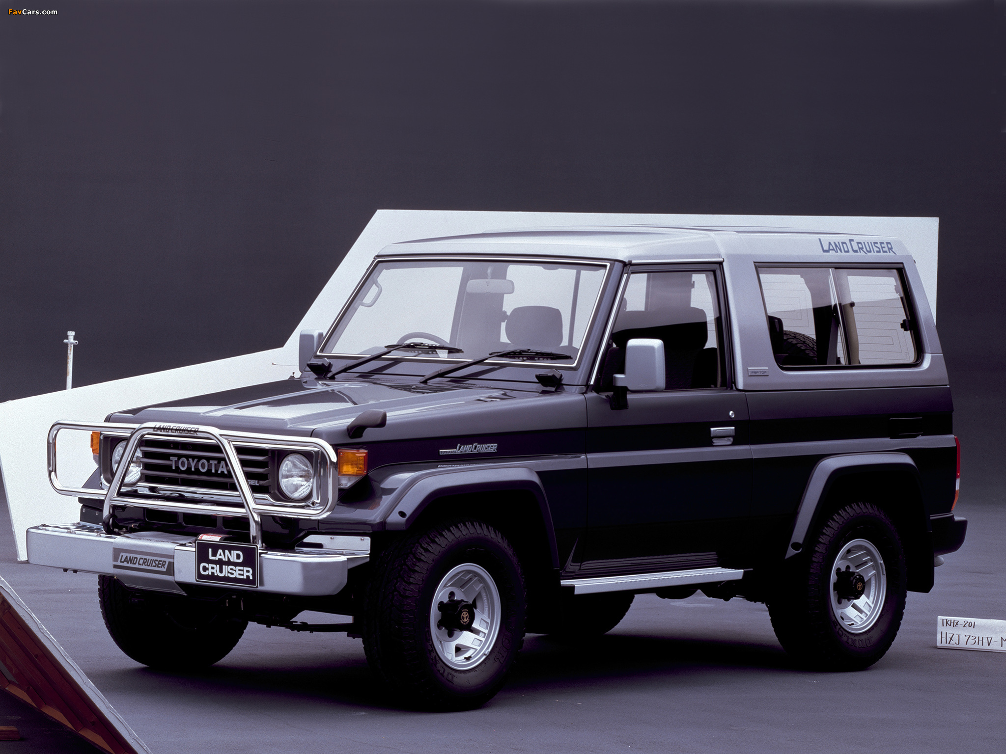 Pictures of Toyota Land Cruiser (HZJ73V) 1990–99 (2048 x 1536)