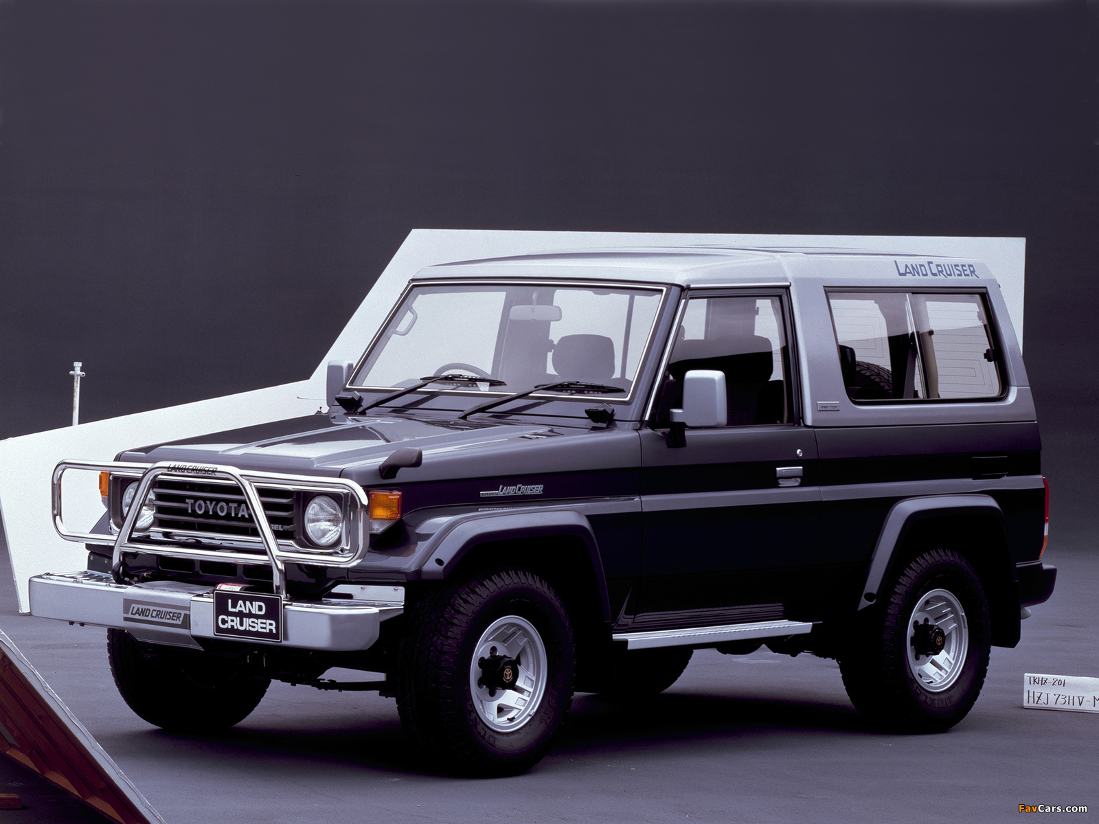 Pictures of Toyota Land Cruiser (HZJ73V) 1990–99 (1600 x 1200)
