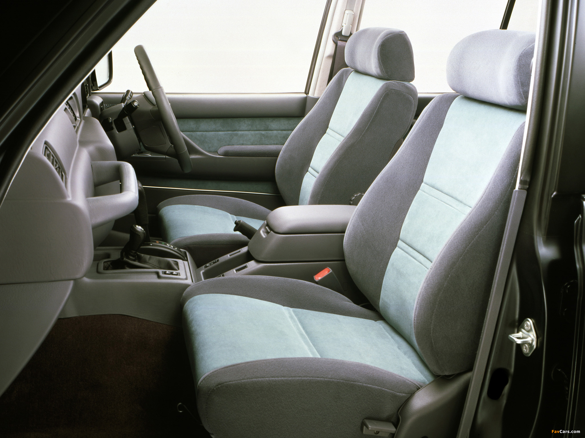 Pictures of Toyota Land Cruiser 80 VAN VX JP-spec (HZ81V) 1995–97 (2048 x 1536)