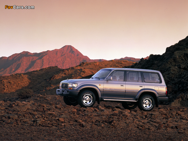 Pictures of Toyota Land Cruiser 80 VX-R UAE-spec (HZ81V) 1995–97 (640 x 480)