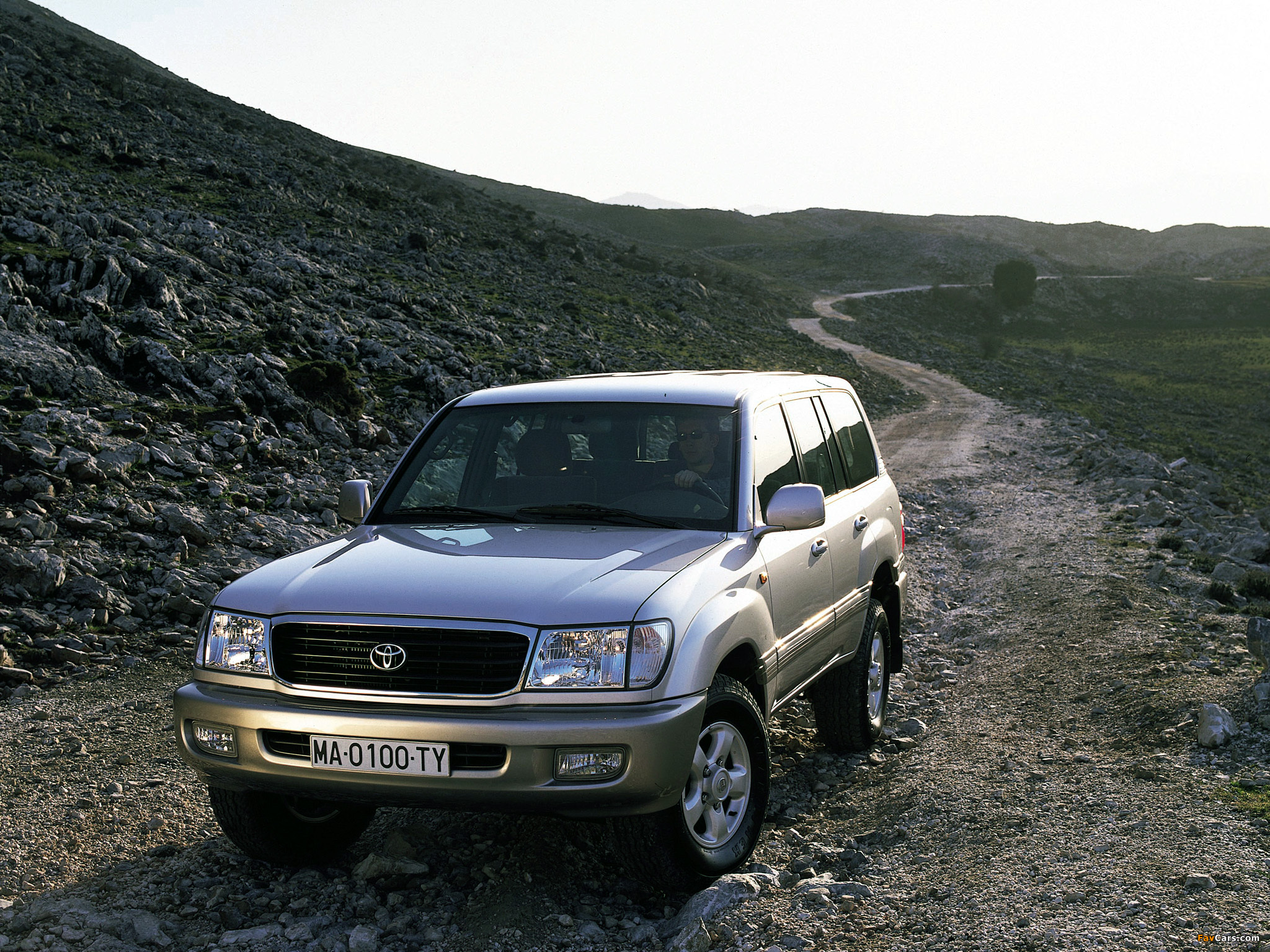 Pictures of Toyota Land Cruiser 100 VX (J100-101) 1998–2002 (2048 x 1536)