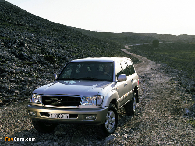Pictures of Toyota Land Cruiser 100 VX (J100-101) 1998–2002 (640 x 480)