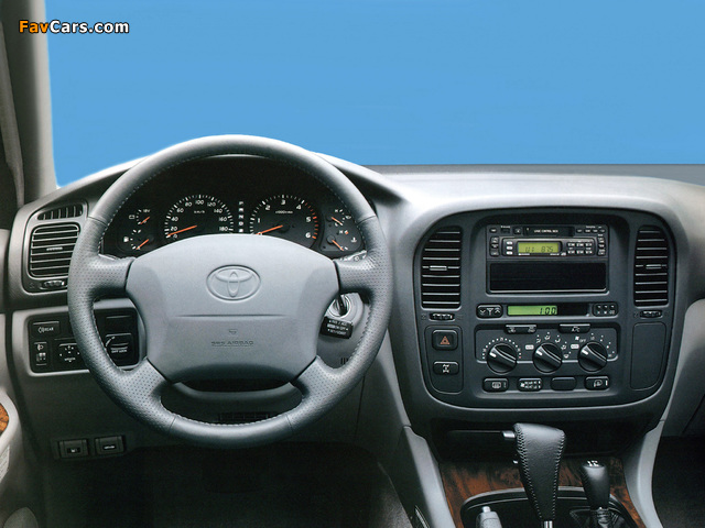 Pictures of Toyota Land Cruiser 100 VX (J100-101) 1998–2002 (640 x 480)