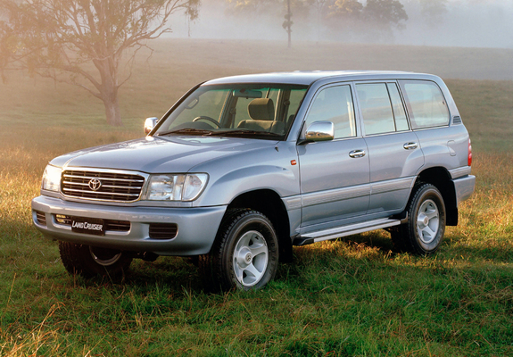 Pictures of Toyota Land Cruiser 100 Advantage Limited Edition (J105) 1998–2002