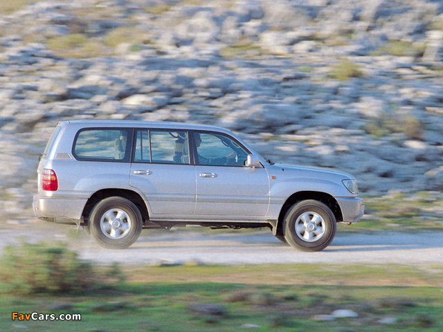 Pictures of Toyota Land Cruiser 100 VX (J100-101) 1998–2002 (640 x 480)
