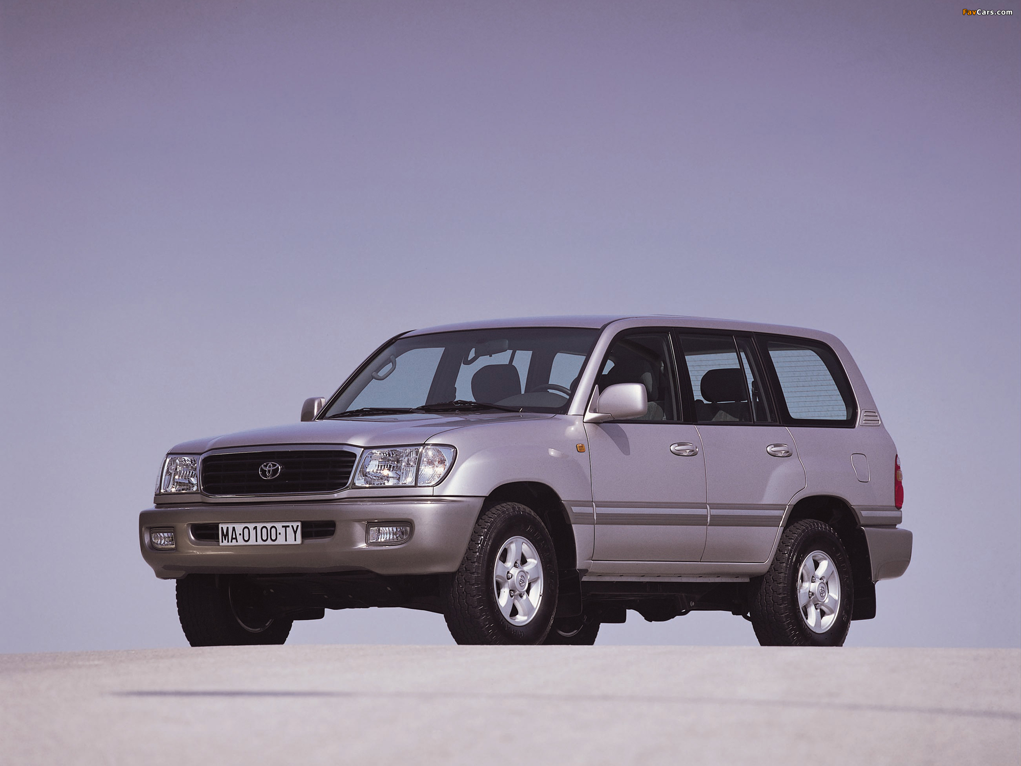 Pictures of Toyota Land Cruiser 100 VX (J100-101) 1998–2002 (2048 x 1536)