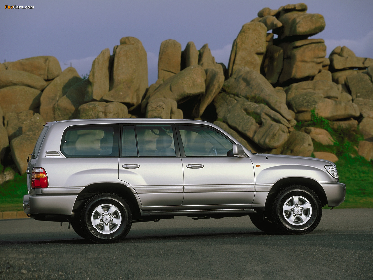 Pictures of Toyota Land Cruiser 100 VX (J100-101) 1998–2002 (1280 x 960)
