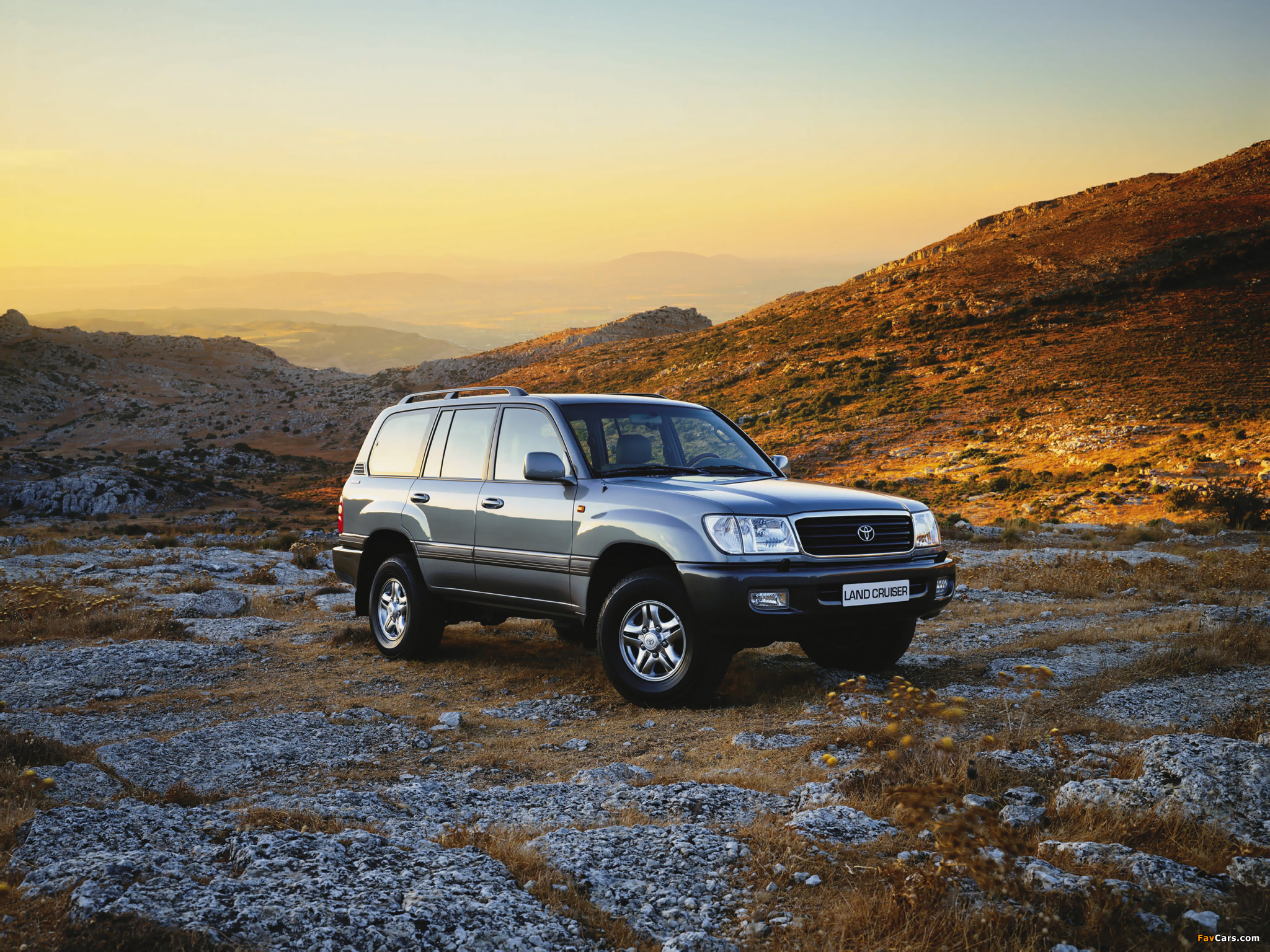 Pictures of Toyota Land Cruiser 100 50th Anniversary 2001 (2048 x 1536)