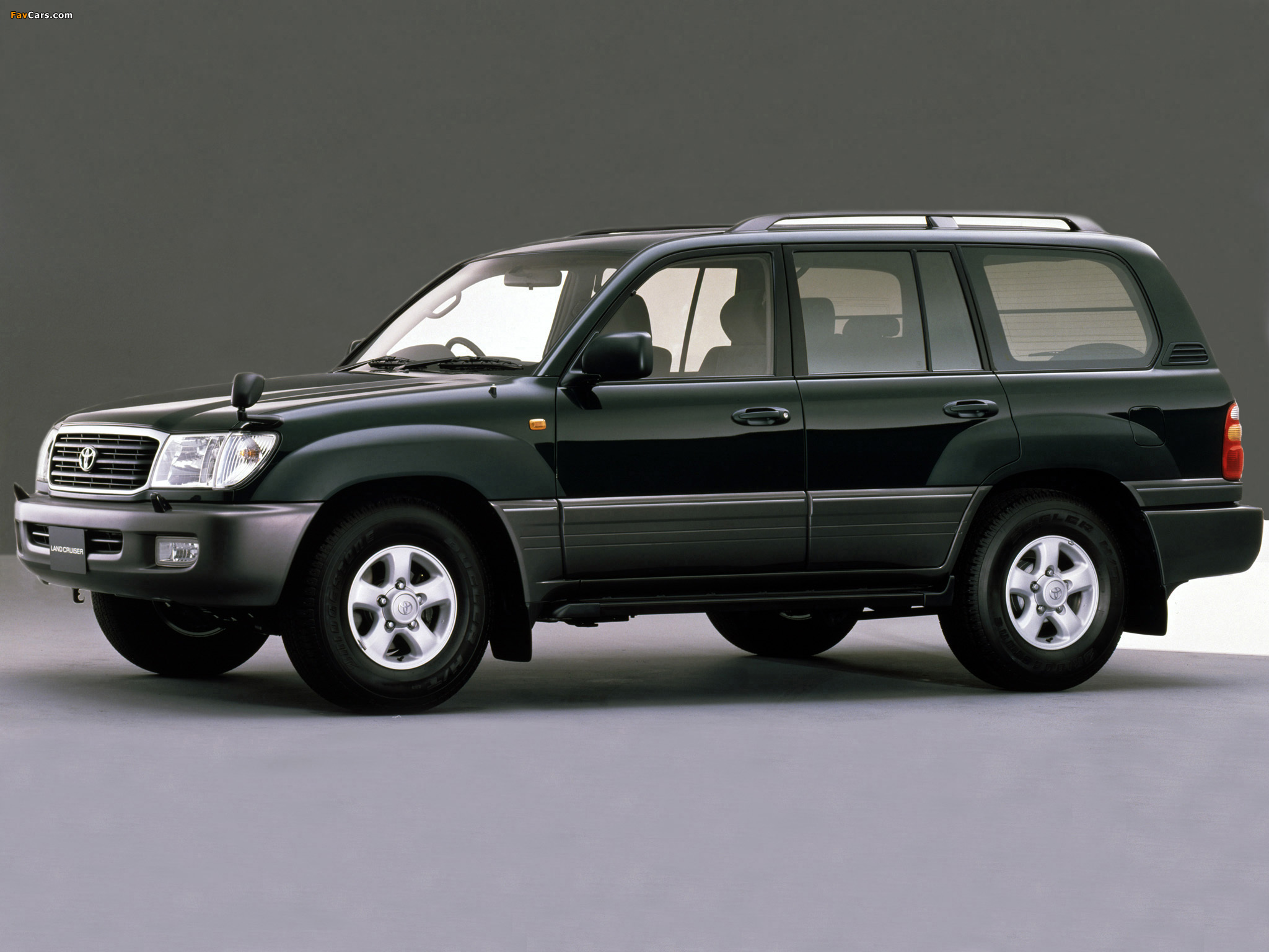 Pictures of Toyota Land Cruiser 100 Wagon VX Limited JP-spec (J100-101) 2002–05 (2048 x 1536)