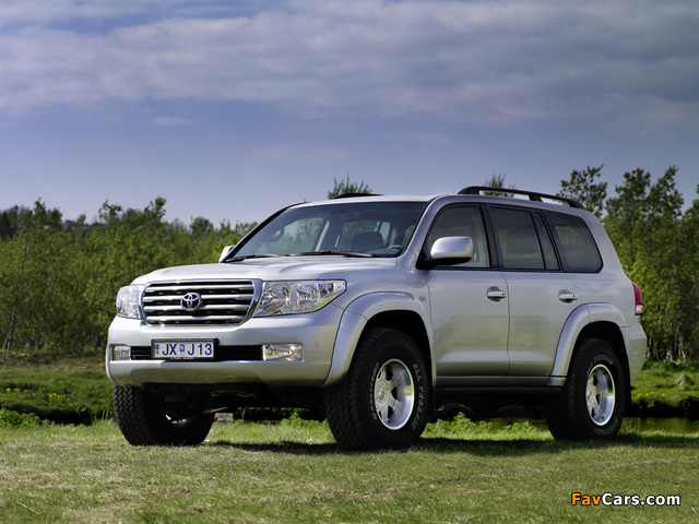 Pictures of Arctic Trucks Toyota Land Cruiser AT35 (UZJ200) 2010 (640 x 480)