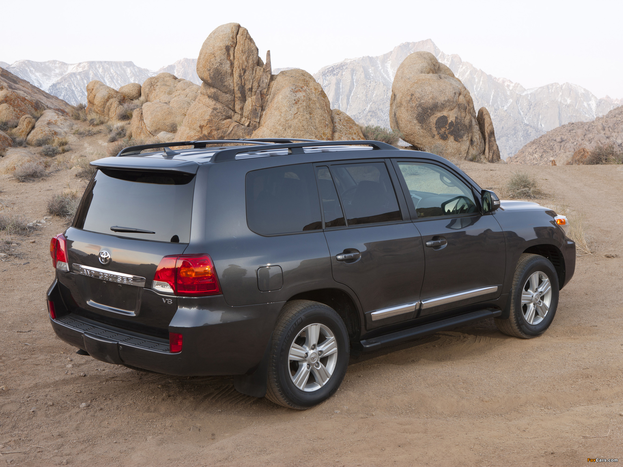 Pictures of Toyota Land Cruiser US-spec (URJ200) 2012 (2048 x 1536)