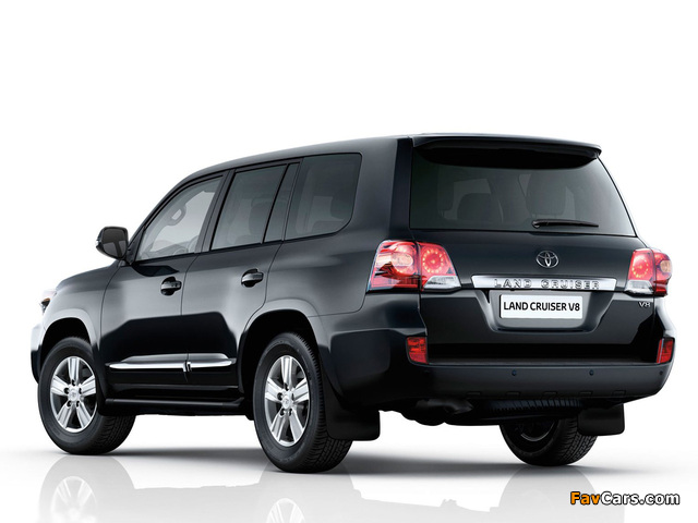 Pictures of Toyota Land Cruiser 200 (URJ200) 2012 (640 x 480)