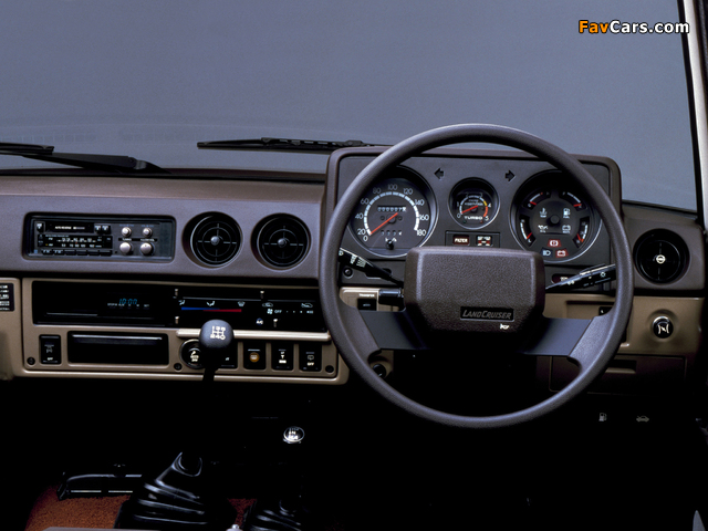 Pictures of Toyota Land Cruiser 60 VX Turbo High Roof (HJ61V) 1984–87 (640 x 480)