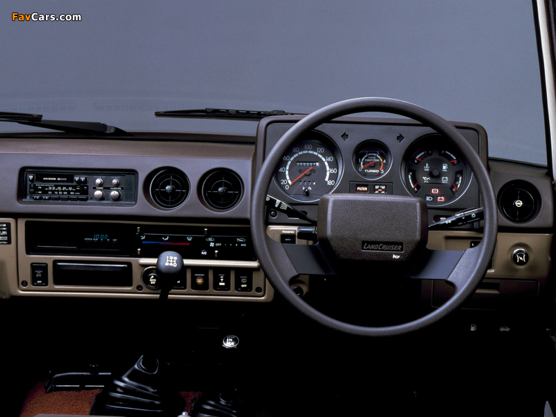 Pictures of Toyota Land Cruiser 60 VX Turbo High Roof (HJ61V) 1984–87 (800 x 600)