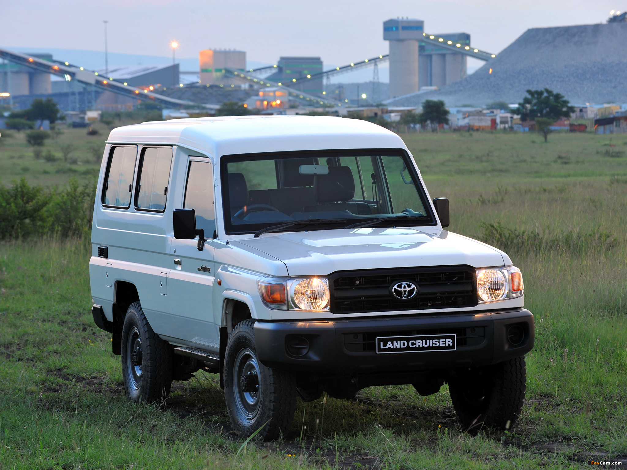 Pictures of Toyota Land Cruiser Wagon ZA-spec (J78) 2010 (2048 x 1536)