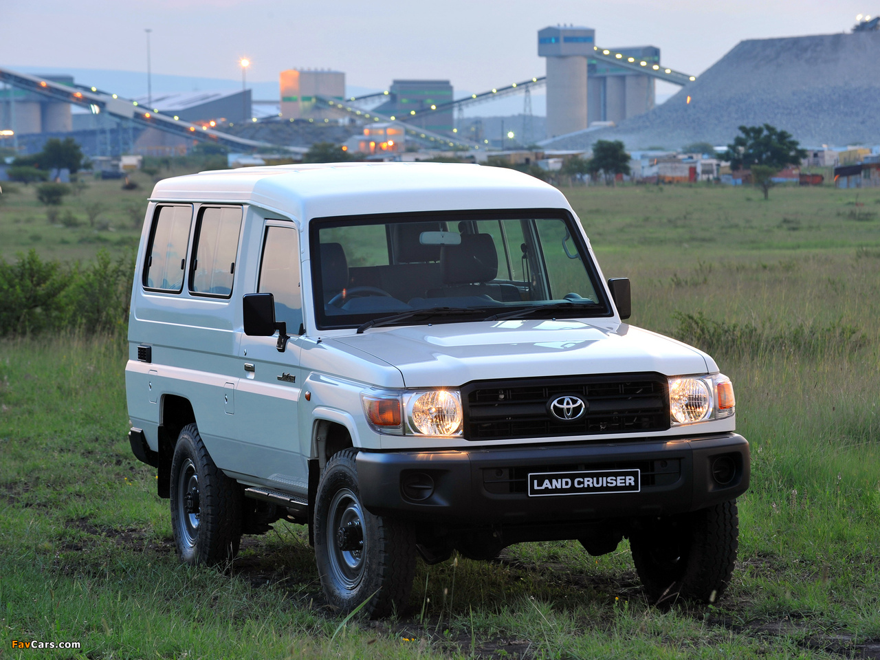 Pictures of Toyota Land Cruiser Wagon ZA-spec (J78) 2010 (1280 x 960)