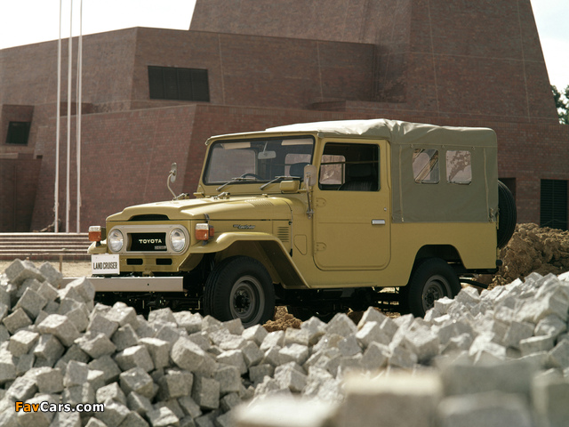 Toyota Land Cruiser (BJ40L) 1973–79 pictures (640 x 480)