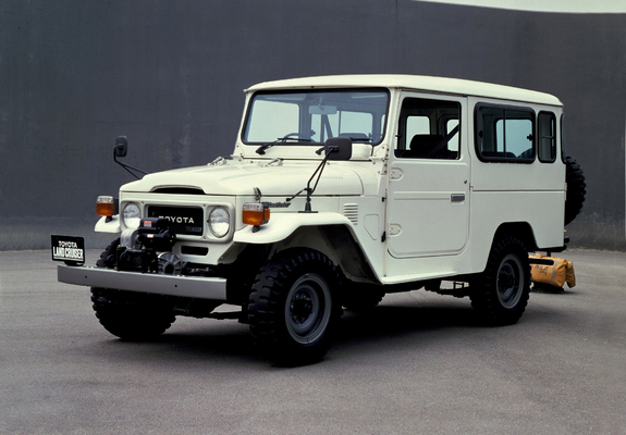 Toyota Land Cruiser 40 (BJ44V) 1979–82 images