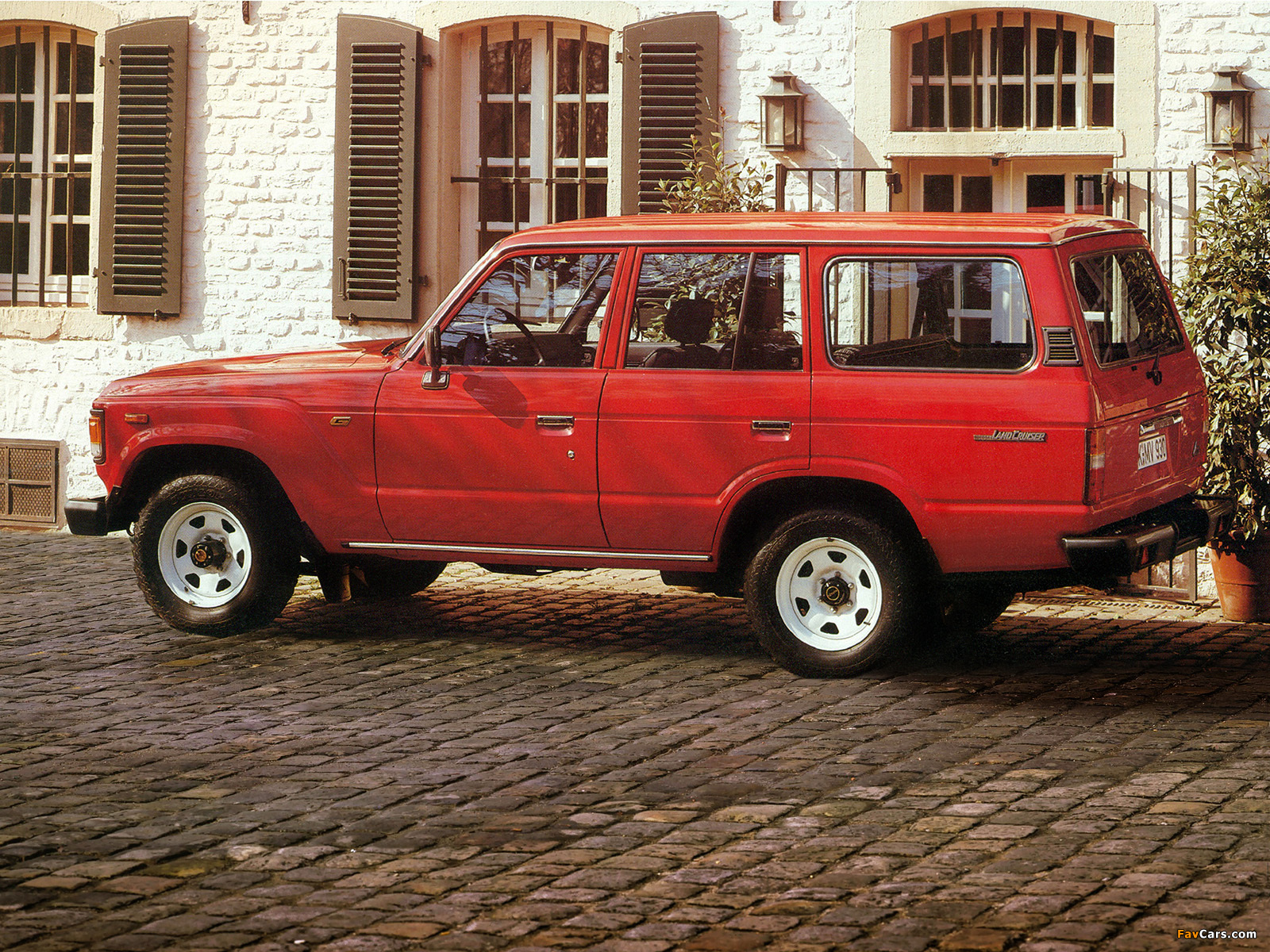 Toyota Land Cruiser 60 Wagon (HJ60V) 1980–87 images (1600 x 1200)