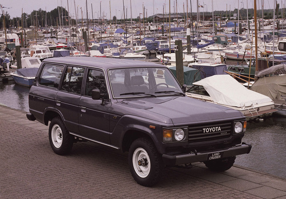 Toyota Land Cruiser 60 Wagon (HJ60V) 1980–87 wallpapers