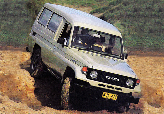 Toyota Land Cruiser (J75) 1986–90 pictures