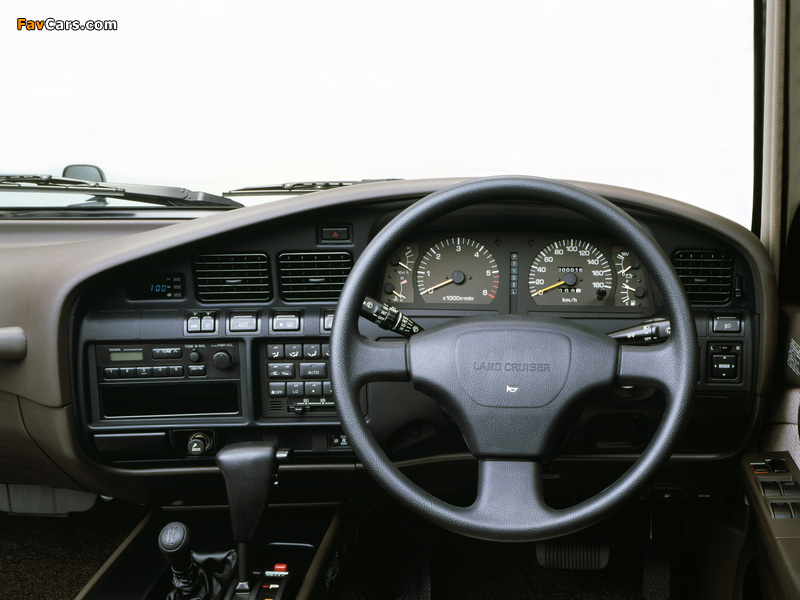 Toyota Land Cruiser 80 VAN VX JP-spec (HZ81V) 1992–94 photos (800 x 600)