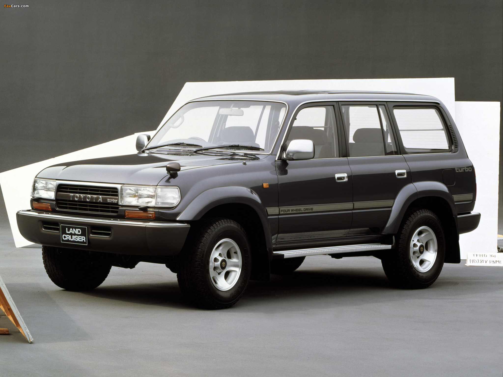 Toyota Land Cruiser 80 VAN VX JP-spec (HZ81V) 1992–94 wallpapers (2048 x 1536)