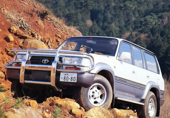 Toyota Land Cruiser 80 VAN VX JP-spec (HZ81V) 1995–97 pictures