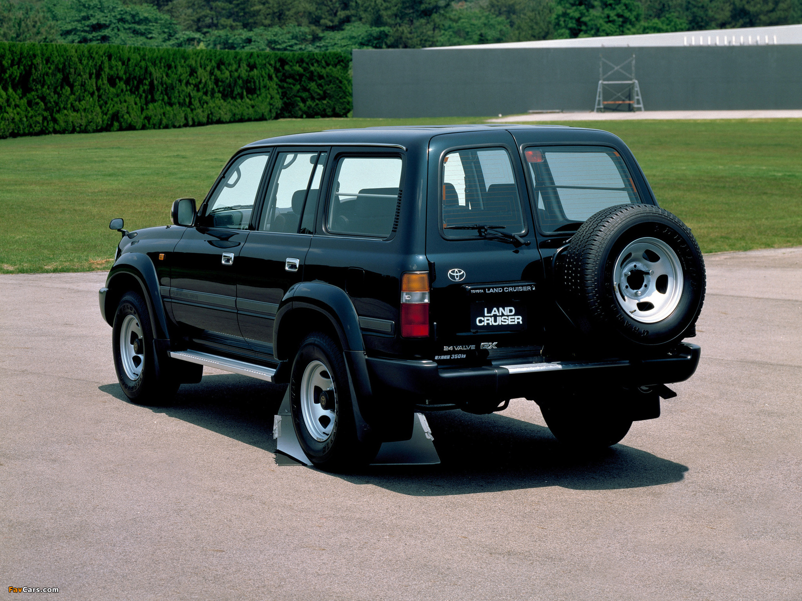 Toyota Land Cruiser 80 VAN GX JP-spec (HZ81V) 1995–97 wallpapers (1600 x 1200)