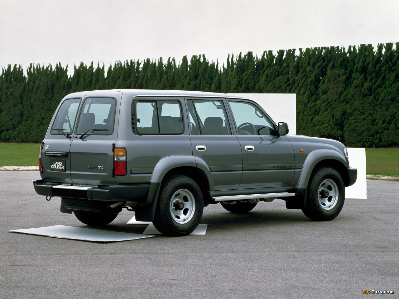 Toyota Land Cruiser 80 Wagon GX JP-spec (HZ81V) 1995–97 wallpapers (1280 x 960)