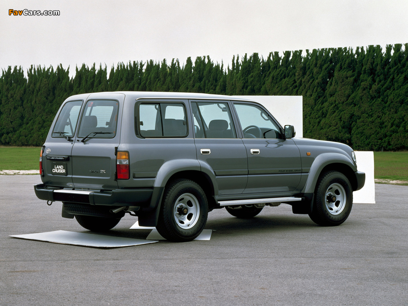 Toyota Land Cruiser 80 Wagon GX JP-spec (HZ81V) 1995–97 wallpapers (800 x 600)