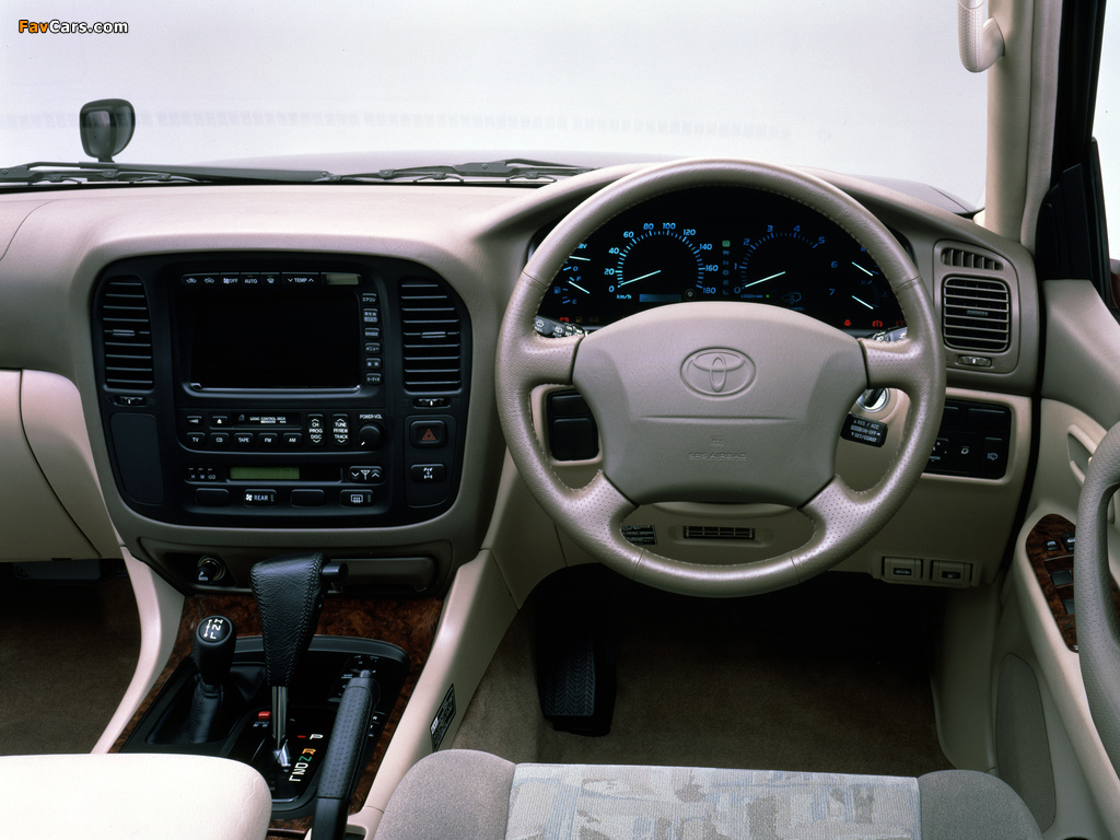 Toyota Land Cruiser 100 Wagon VX JP-spec (UZJ100W) 1998–2002 images (1024 x 768)