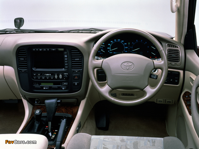 Toyota Land Cruiser 100 Wagon VX JP-spec (UZJ100W) 1998–2002 images (640 x 480)