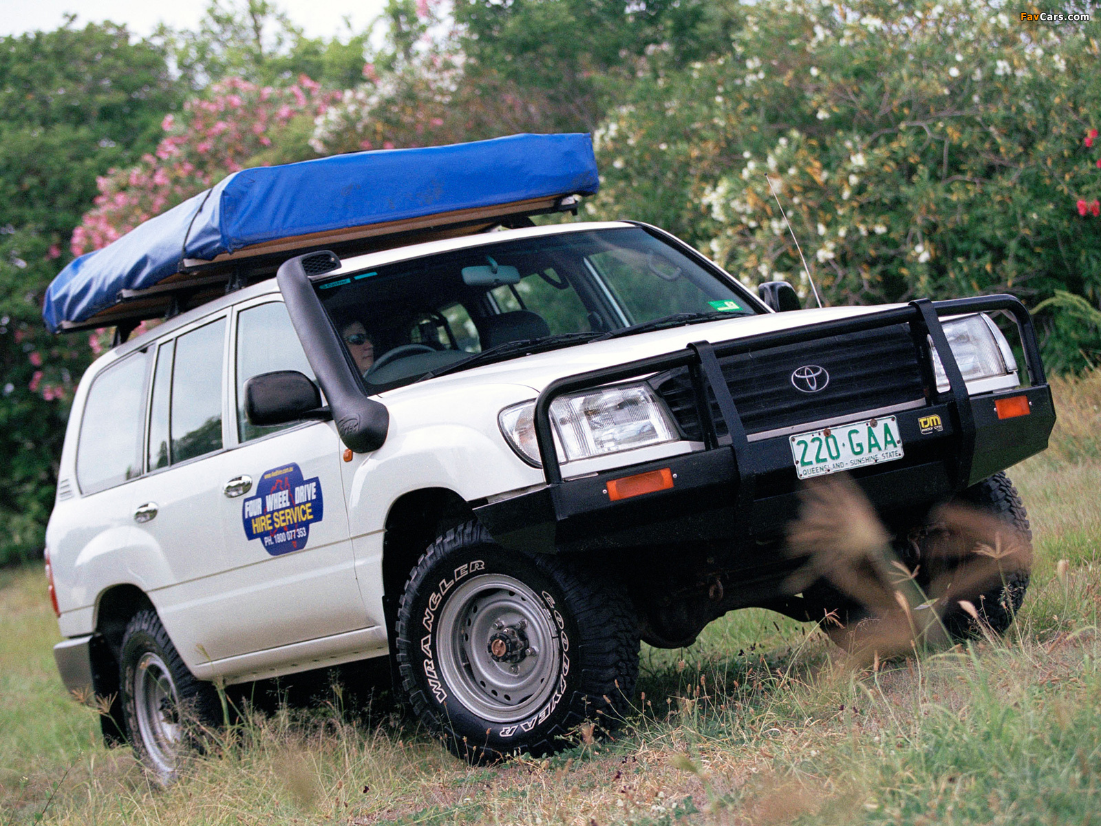 Toyota Land Cruiser 100 Standard AU-spec (HZJ105) 1998–2001 photos (1600 x 1200)