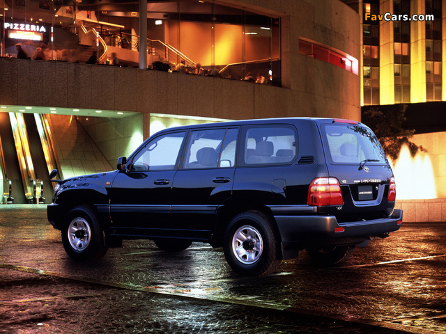 Toyota Land Cruiser 100 Wagon VX JP-spec (UZJ100W) 1998–2002 photos (640 x 480)