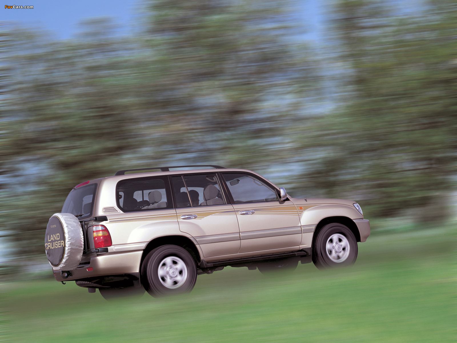 Toyota Land Cruiser 100 VX UAE-spec (J100-101) 1998–2002 pictures (1600 x 1200)