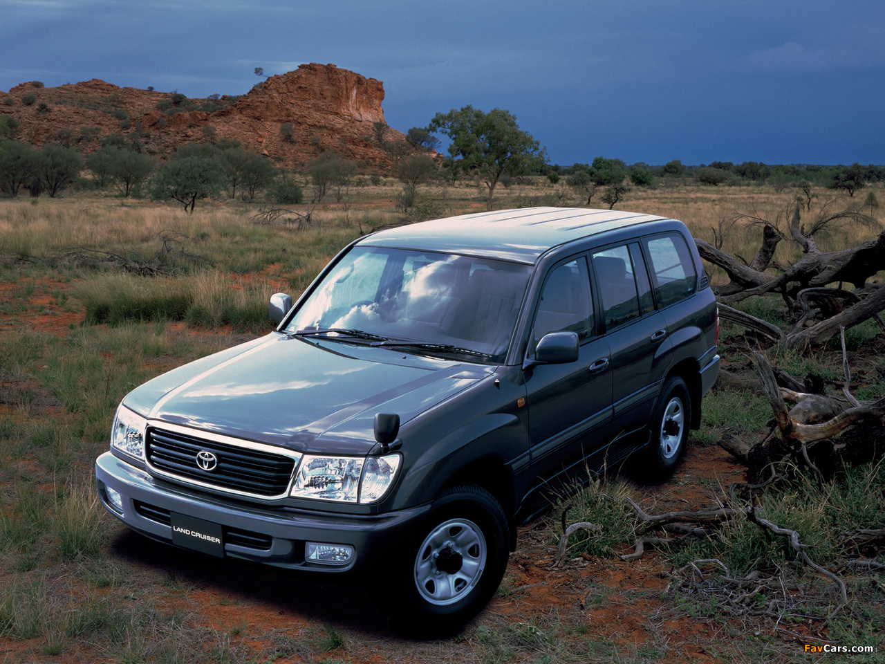 Toyota Land Cruiser 100 Van VX JP-spec (HDJ101K) 1998–2002 wallpapers (1280 x 960)