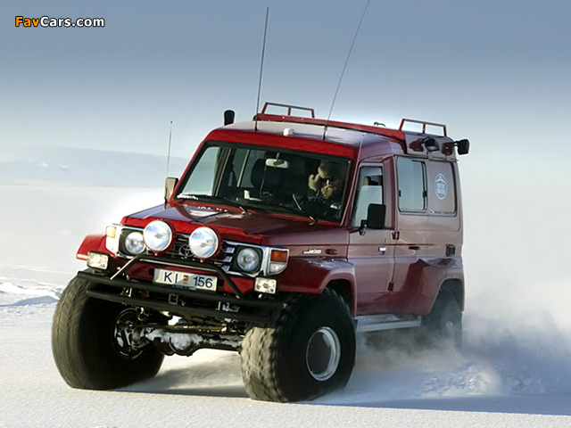 Arctic Trucks Toyota Land Cruiser Troop Carrier AT44 (J78) 1999–2007 pictures (640 x 480)